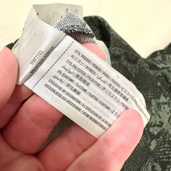 Ultra High Rise Hollister Green Snake Print Bell Bottom Flare Leggings Size S - Picture 4 of 4